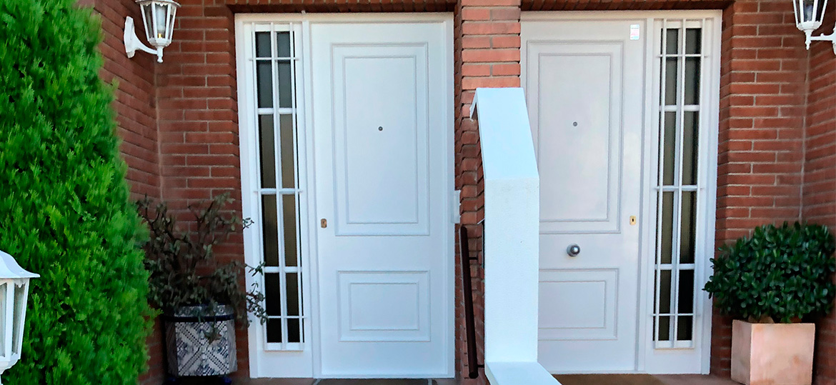 lacado en blanco de puerta de vivienda