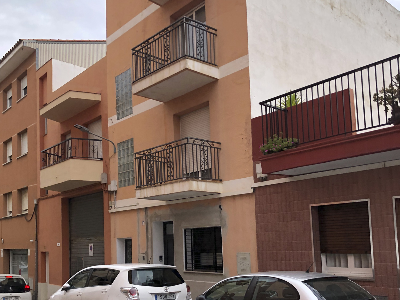 antes de reparacion y pintado de fachada