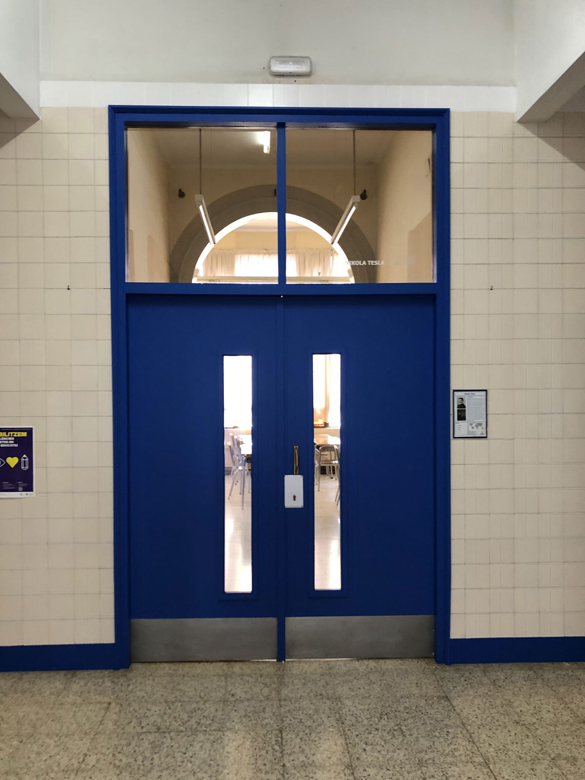 Esmaltado de puertas y madera de ventanales