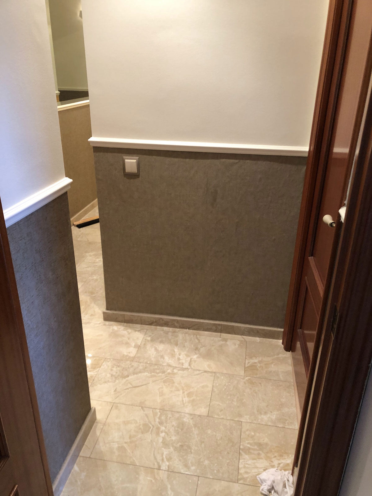 pintado y empapelado de pasillo