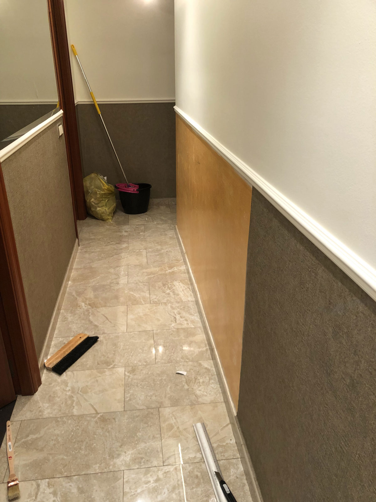 pintado y empapelado de pasillo