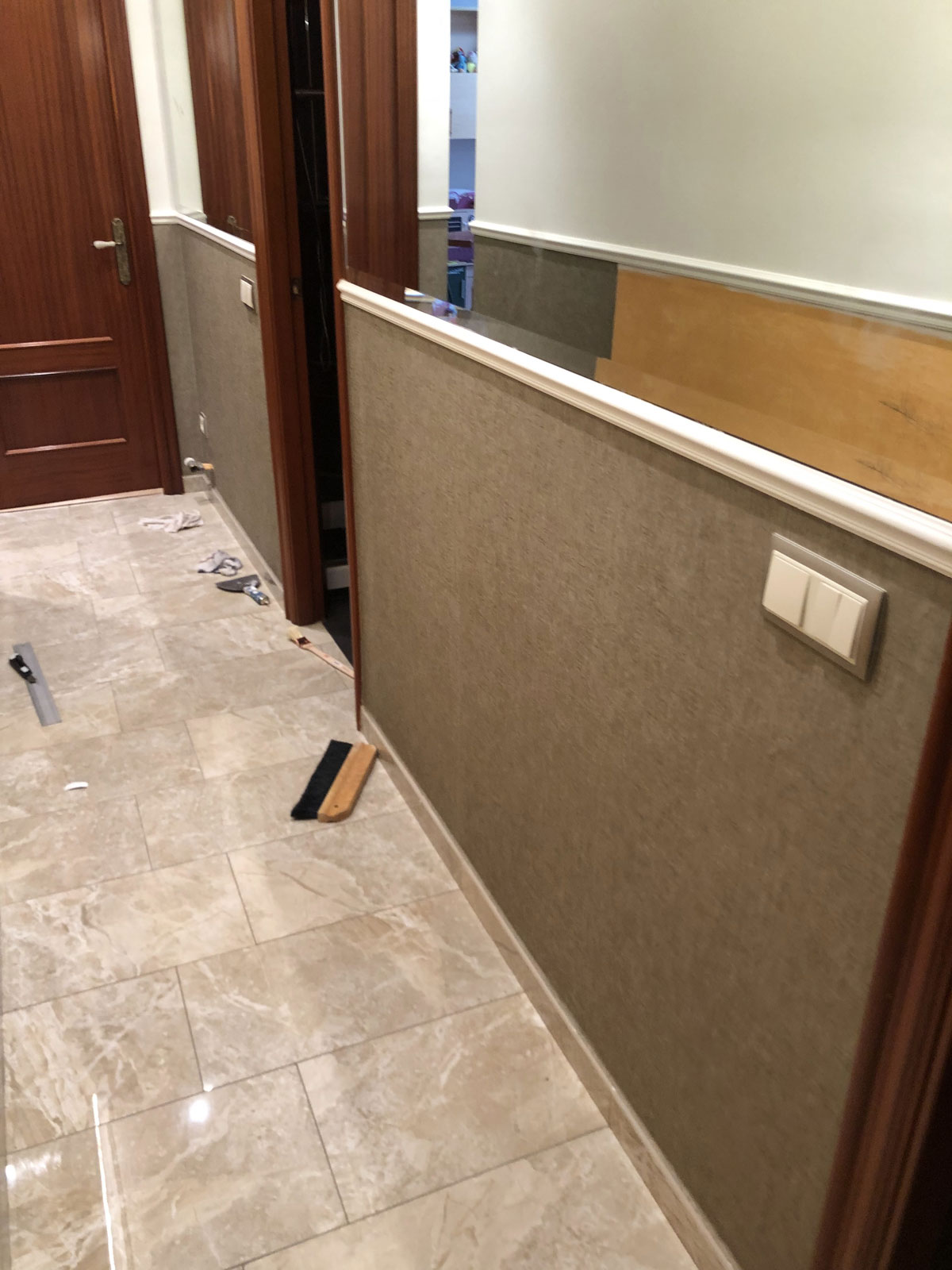 pintado y empapelado de pasillo