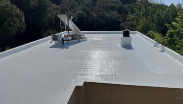 antes y despues de impermeabilización de cubierta con membrana de poliuretano y armado con velo de fibra en dosrius | AB decoracion en Mataró
